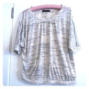 Flowy 1/2 length sleeve slight v-neck shirt